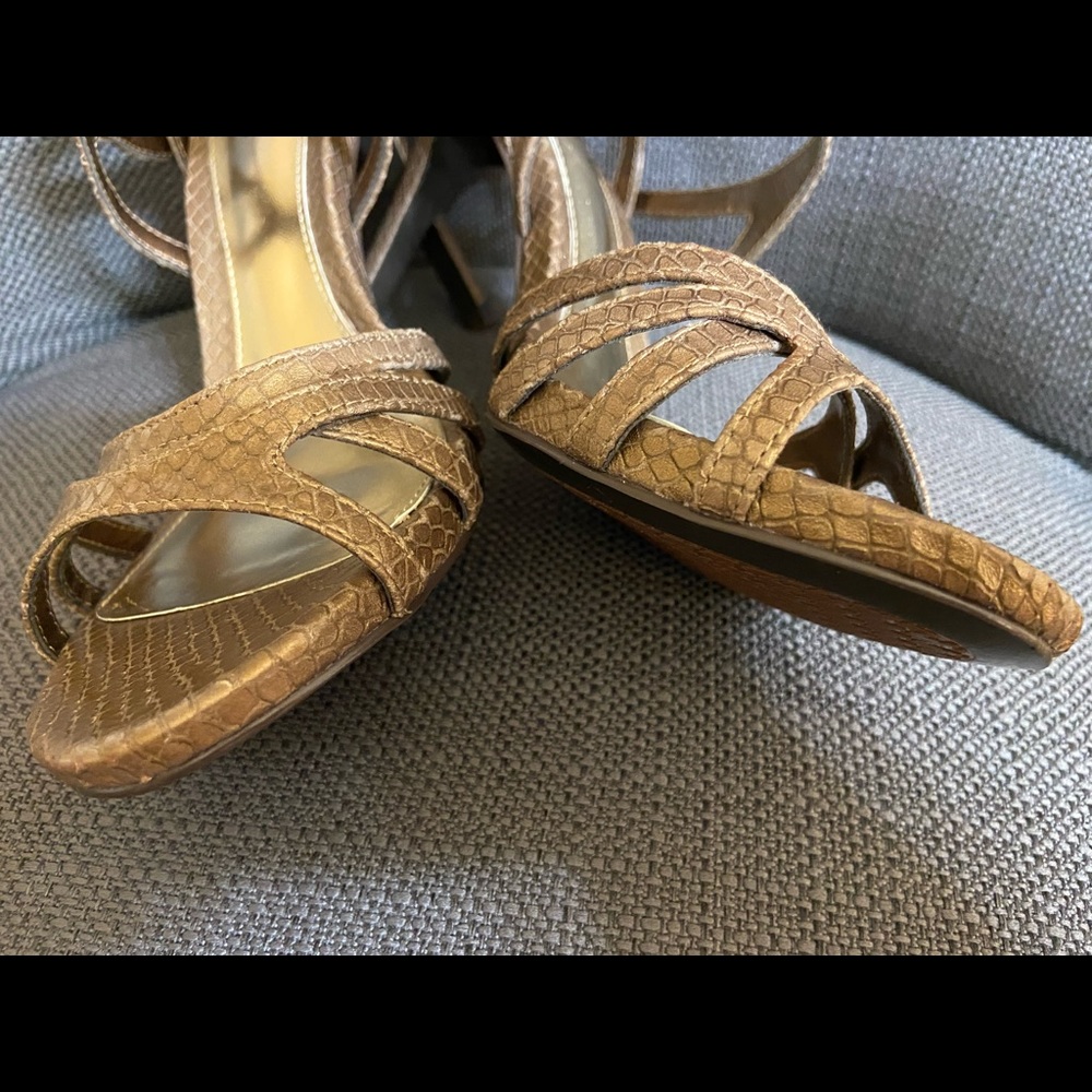 NClassic vintage Ralph Lauren TALULLA sandal.